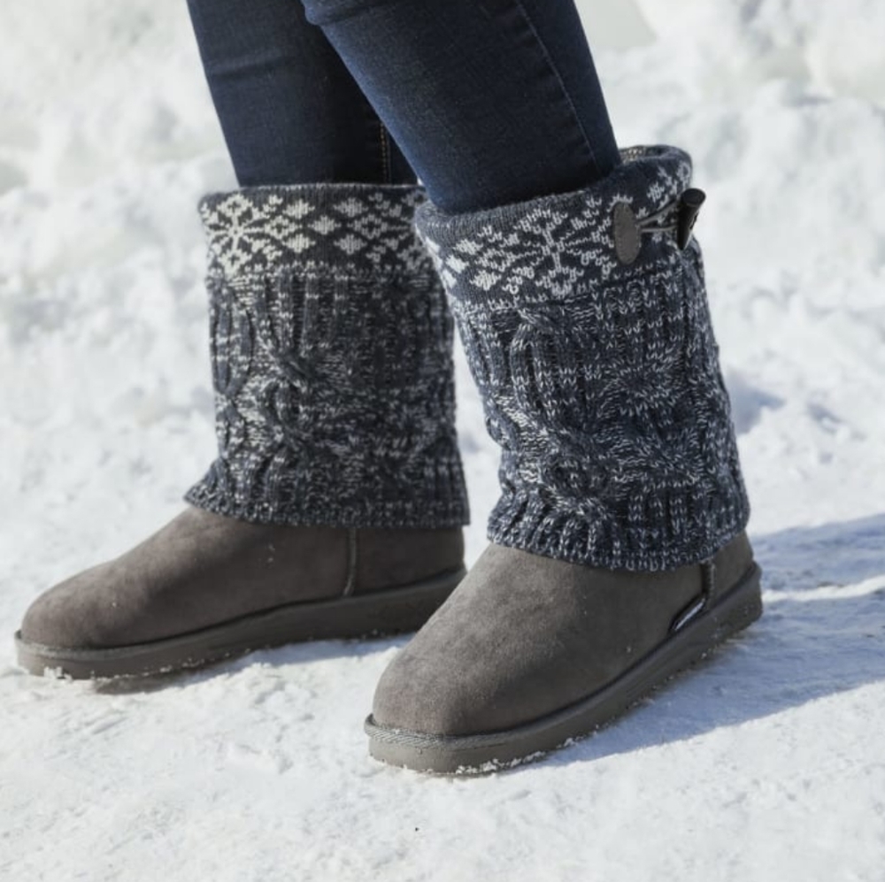 🐻MUK LUKS Cheryl Boots in Gray/Blue Fairisle with Snowflake Print Top